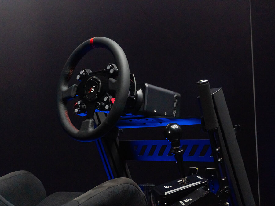 Simagic Alpha Evo Sport с рулем Neo-X330R на Simseat EVO — вид 3