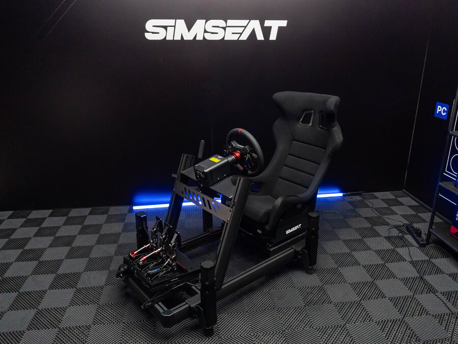 Подвижный кокпит Simseat EVO с Simagic — вид 2